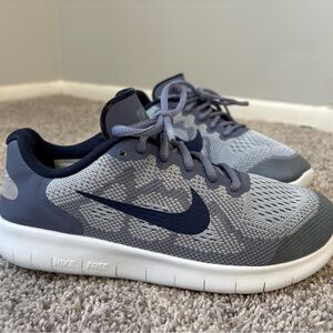 Nike Kid's Free RN 2017 (Size 6) Gray & Blue